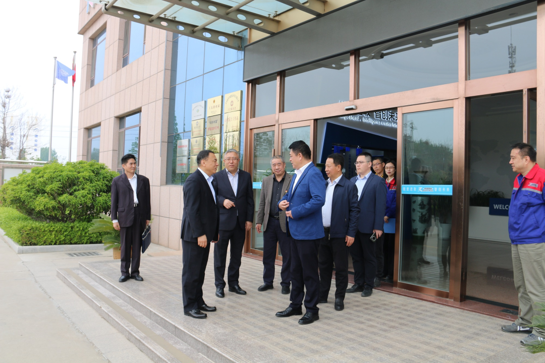 青島市政協(xié)副主席、市工商聯(lián)主席崔作一行蒞臨銳智股份調(diào)研考察